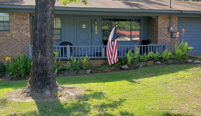 Toledo bend lake view home quiet neighborhood community boat launch.