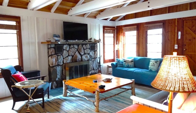 TORCH LAKE COTTAGE - ENJOY SUMMER ON BEAUTIFUL TORCH LAKE