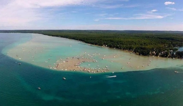 Torch Lake Sandbar Manor -170' Lakefront/beach-Summer Weekly, 2-5 night by quote