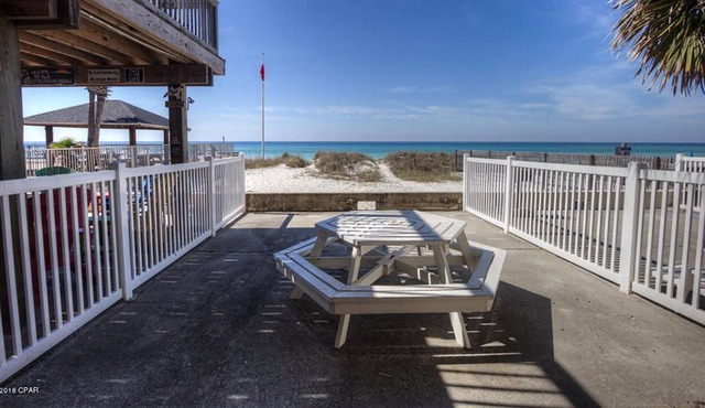TOWNHOME WITH DIRECT GULF ACCESS! SLEEPS UP TO 9!