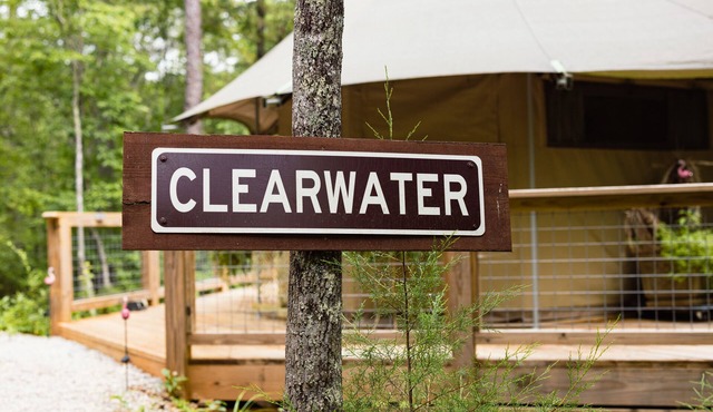 Two Bedroom Luxury Glamp, huge deck, private Hot Tub at The Destination Resort