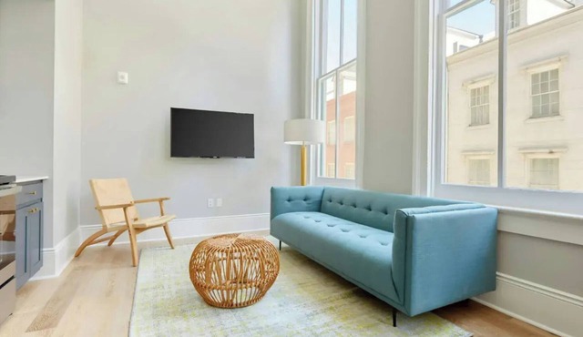 Two Canal Street Suites Near French Quarter + Bourbon St | The Harlequin