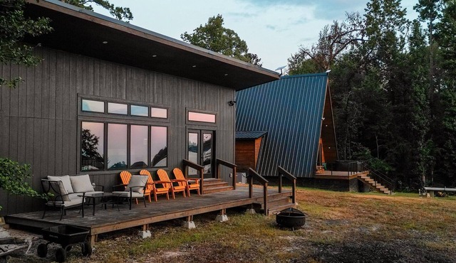 Two Renovated Houses, Sleeps 19: Mid-Lake, Hot Tub