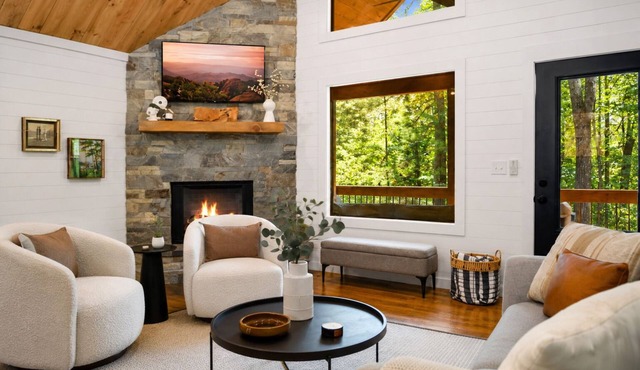 Unwind This Summer - Modern Luxury Cabin - Kings Beds - Hot tub