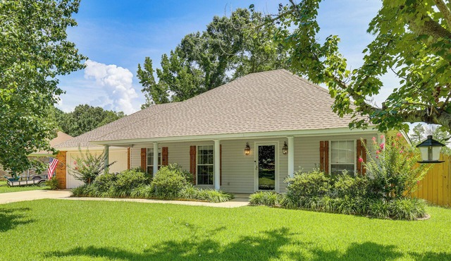 Updated Retreat w/Outdoor Space in Flowood!