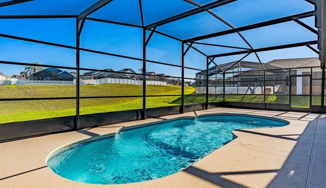 Upgraded Home - Private Pool - Near Disney