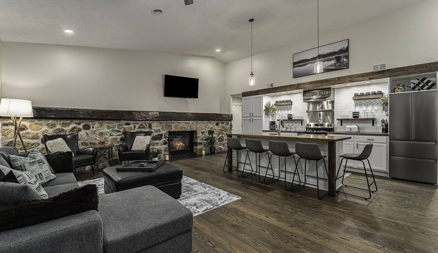 Upscale boutique lodge suite in the of heart of beautiful Grand Traverse County!