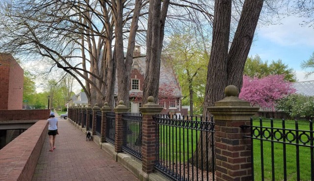 Upscale Downtown Studio w/Private Deck, Full Kitchen, No Stairs in Columbus