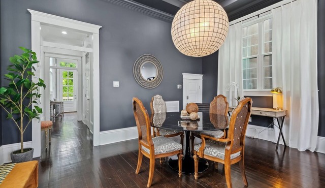 Uptown Designer Home l 3 bedroom l 3 blocks to Magazine St