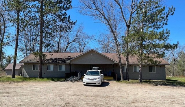 Vacation Lodge for Big Groups: 8BR/8BTH, Sleeps 36, Pool Table, Vball, Fire Pit