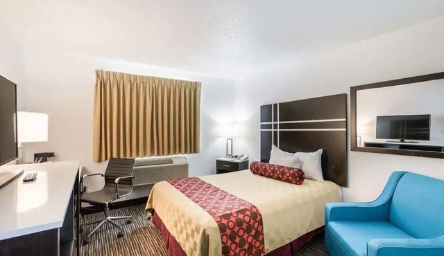 Value-Packed Stay Featuring Free Parking and Free Breakfast