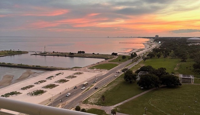 Vegas on the Gulf! Enjoy the sunset from the 16th floor balcony.
