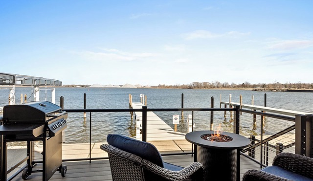 Viridian Bellevue - Luxury, roof top deck, private boat slip