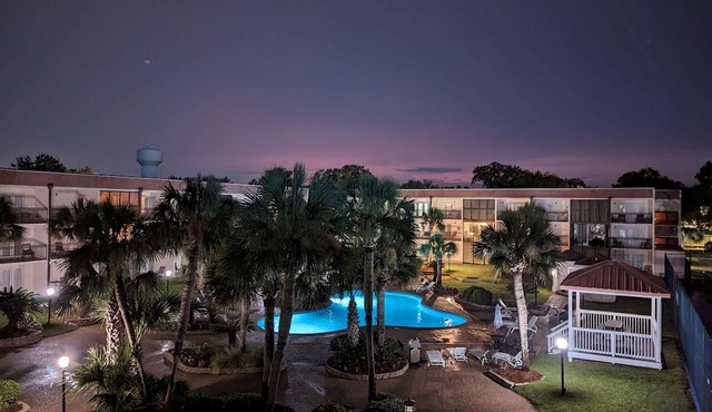 Walk-to-Beach Condo with Resort Pool