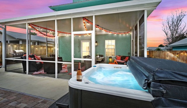 Walk to Beach, Heated Pool, Hot Tub and Sleeps 14