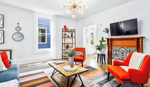Walk to BeltLine, Stylish 2BR w/Deck, Sleeps 4