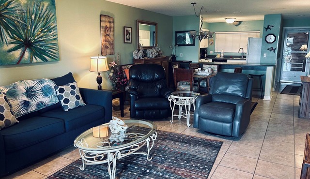Walk to Flora-Bama, 5% weekly discount, Ground Level, Private Beach, Boatyard