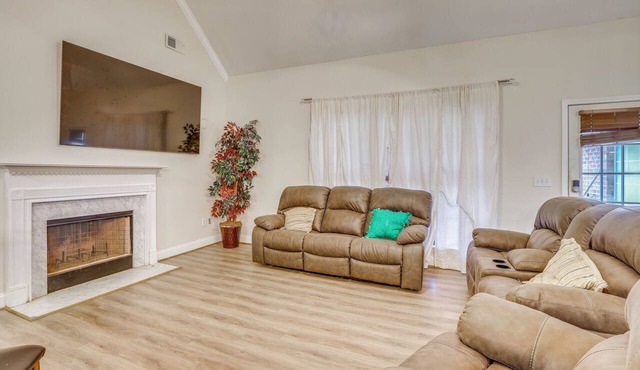 Walk to Shops & Dining! Quiet Fultondale Home