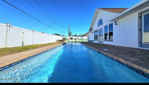Walk to waves Beautiful 3-Bedroom with pool steps from beach