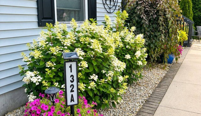 Walking distance to local eateries, watering holes, beaches, grocery & shopping!