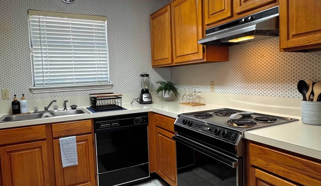 Waterfront 2BR Condo w/Balcony Gated Fast Wi-Fi Near Downtown
