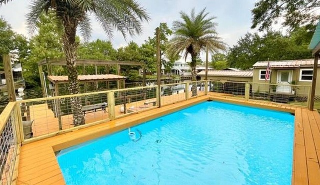 Waterfront 4 bedroom. Discount available for extended or monthly rentals!