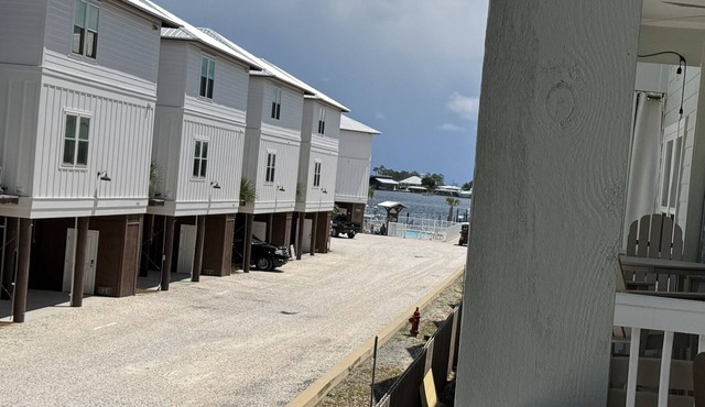 Waterfront Beautiful 3BR End-Unit in Walker Key— Balcony, Pools, and Boat slip