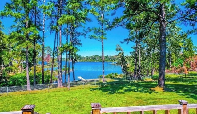 Waterfront Cove 3 bed, 3 bath, jacuzzi tub, screened sunroom, deck,fireplace