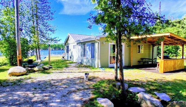 Waterfront/Espresso/Wifi/Games volleyball/Beach/kayaks hammocks/Darts/Pet/Creek