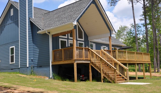 Waterfront House on a Quiet Cove! Only 35 minutes to downtown Auburn!