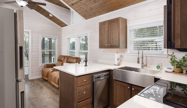Waterfront Luxury Tiny Home 180 South on Wilson Lake Close to Robert Trent Jones