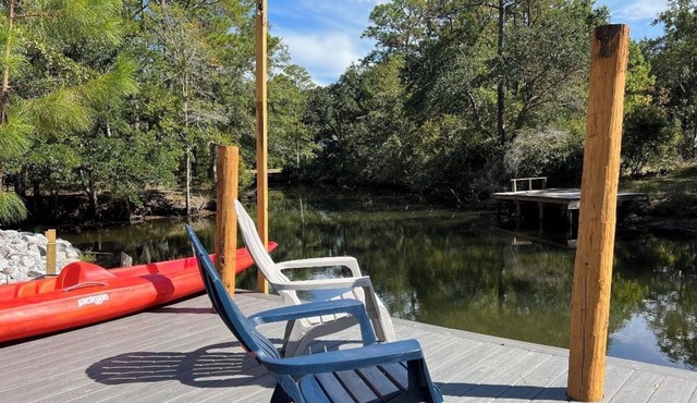 Waterfront Newly Renovated and Decorated 3brs home.