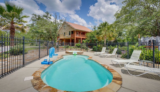 Waterfront Pass Christian Oasis ~ 2 Mi to Beach!
