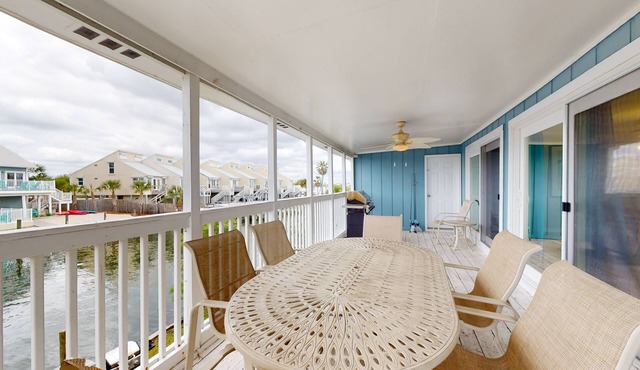 Waterfront townhome with tennis courts, boat dock, & washer/dryer