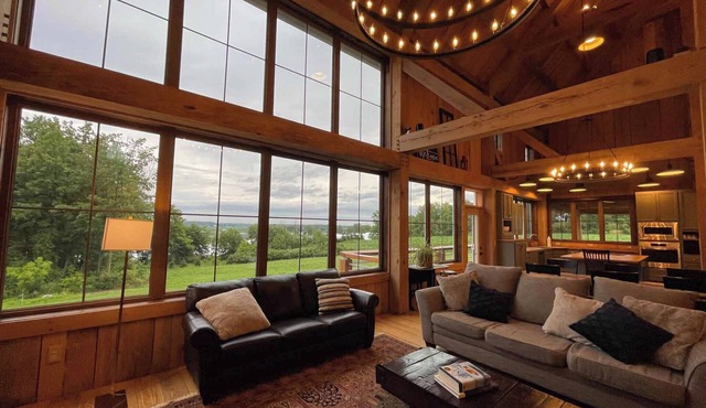 We Live in a Barn - Stunning Timber Frame Country Retreat near Hudsonville