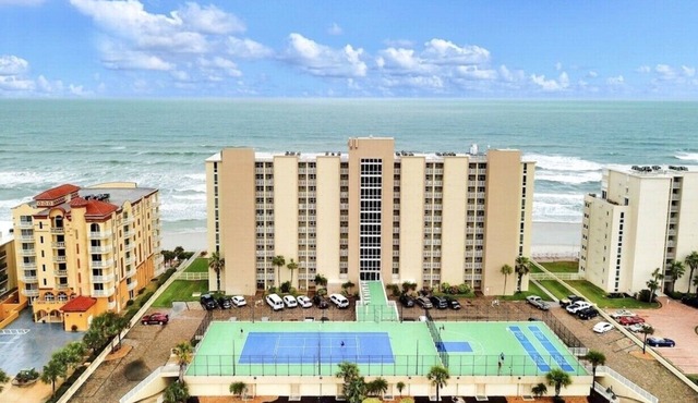 WEEKLY DISCOUNTS! OCEANFRONT CONDO! DIRECT BEACH ACCESS! NO DRIVE BEACH!KITCHEN!