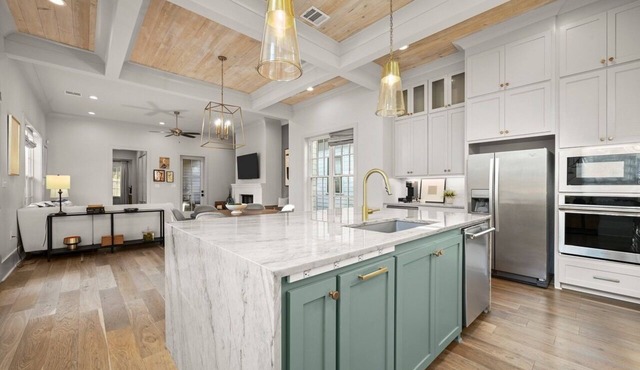 Welcome to Casa De Burreaux - Stylish Home