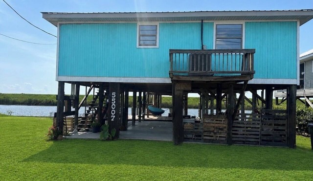 WELCOME TO Salt Bayou! Crab, Fish, Relax. Private boat launch. Minutes to NOLA