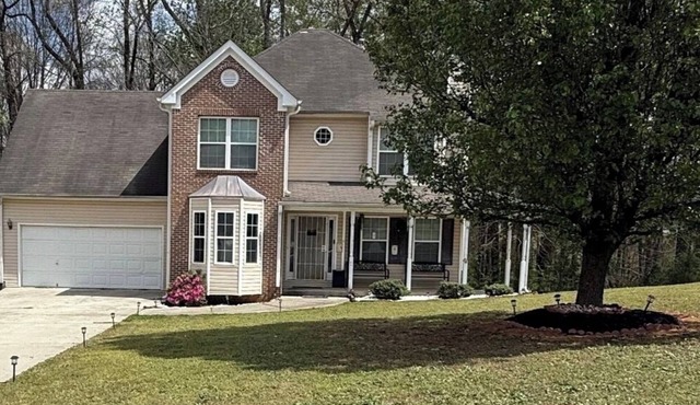 Where families and dogs dreams begin 4BR home sleep 12 near ATL pool table