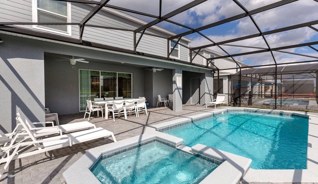 Windsor Island Luxury | Home in Windsor Island Resort, Private Pool, Arcade