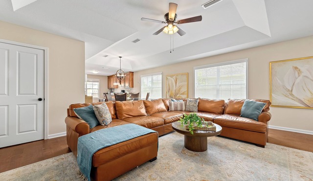Winterberry- Manor 3BR King+Queen 85"TV Base