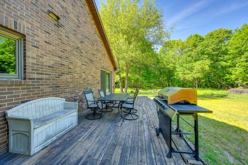 Wooded Applegate Retreat w/Private Trail Access in Applegate