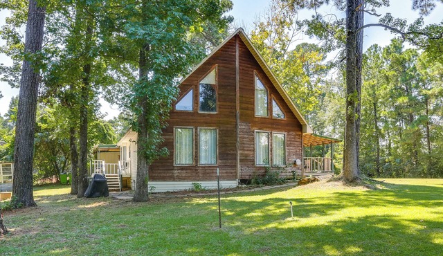 Wraparound Porch: Toledo Bend Reservoir Retreat!