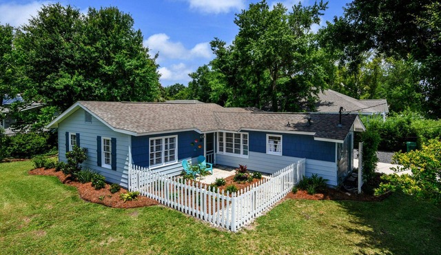 Your quaint family-friendly getaway on the Coast!