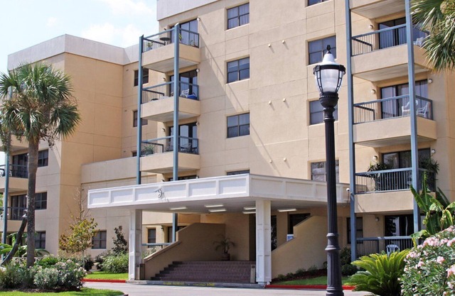 Beautiful 3 bedroom unit at resort, sleeps 8
