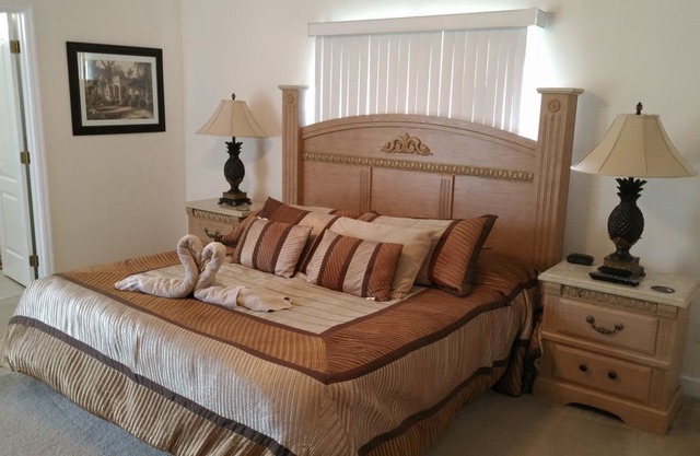 Beautiful Spacious 4 bed room pool home - close to Disney