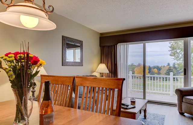 Beautiful Updated 2 Bedroom Golf Course Condo