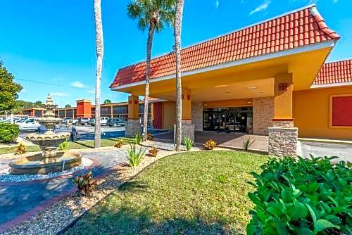Quality Inn and Suites Riverfront