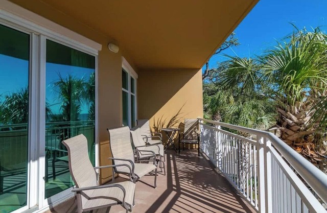 Sandy Toes Suite