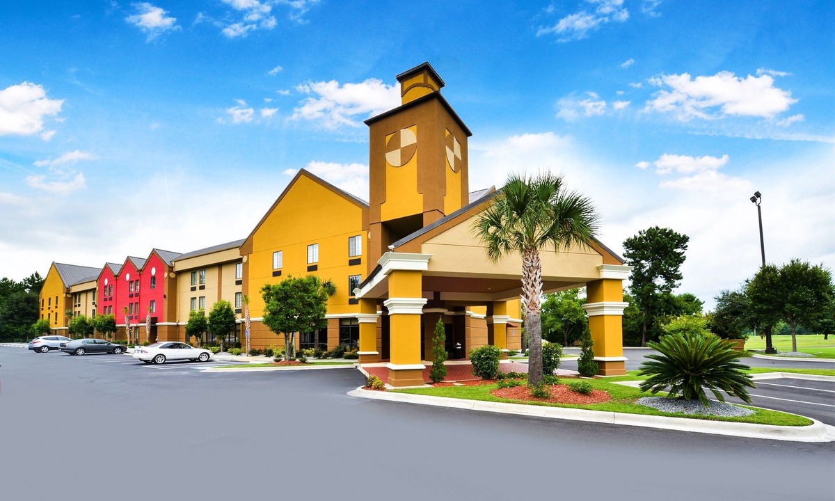 Pooler Hotel | Best Western Plus Savannah Airport Inn and Suites